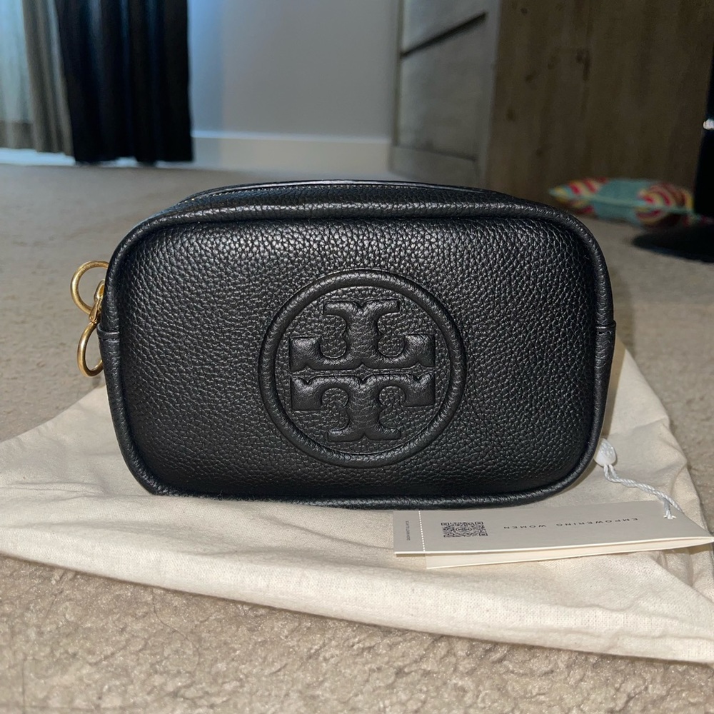 AUTHENTIC BRAND NEW Tory Burch Black and Gold Camera Crossbody Bag